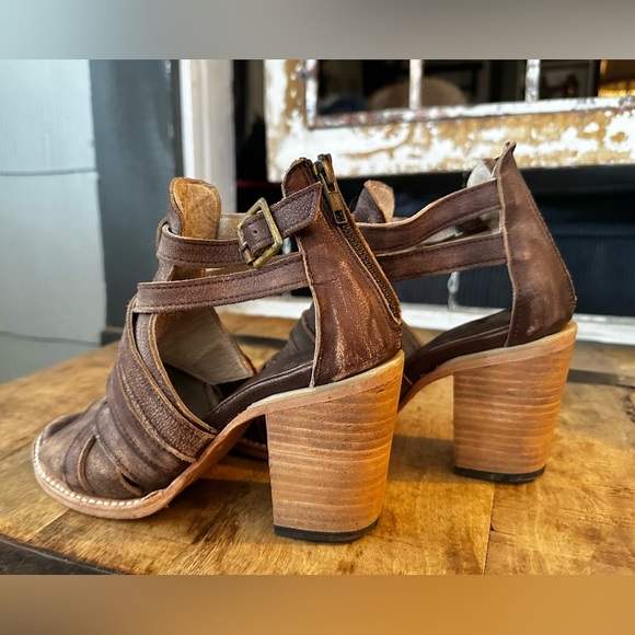 Freebird Chestnut Strappy Block Heels - Picture 5 of 8